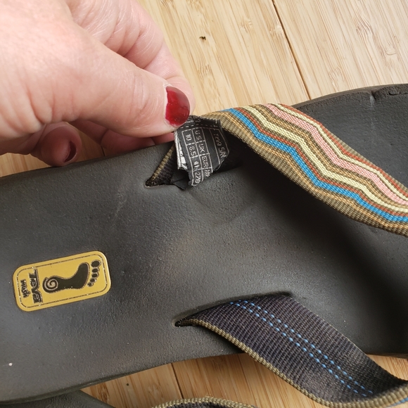 Teva Women's Size 10/41 Canvas Zig Zag Rainbow Flip Flop Sandals - Picture 3 of 4